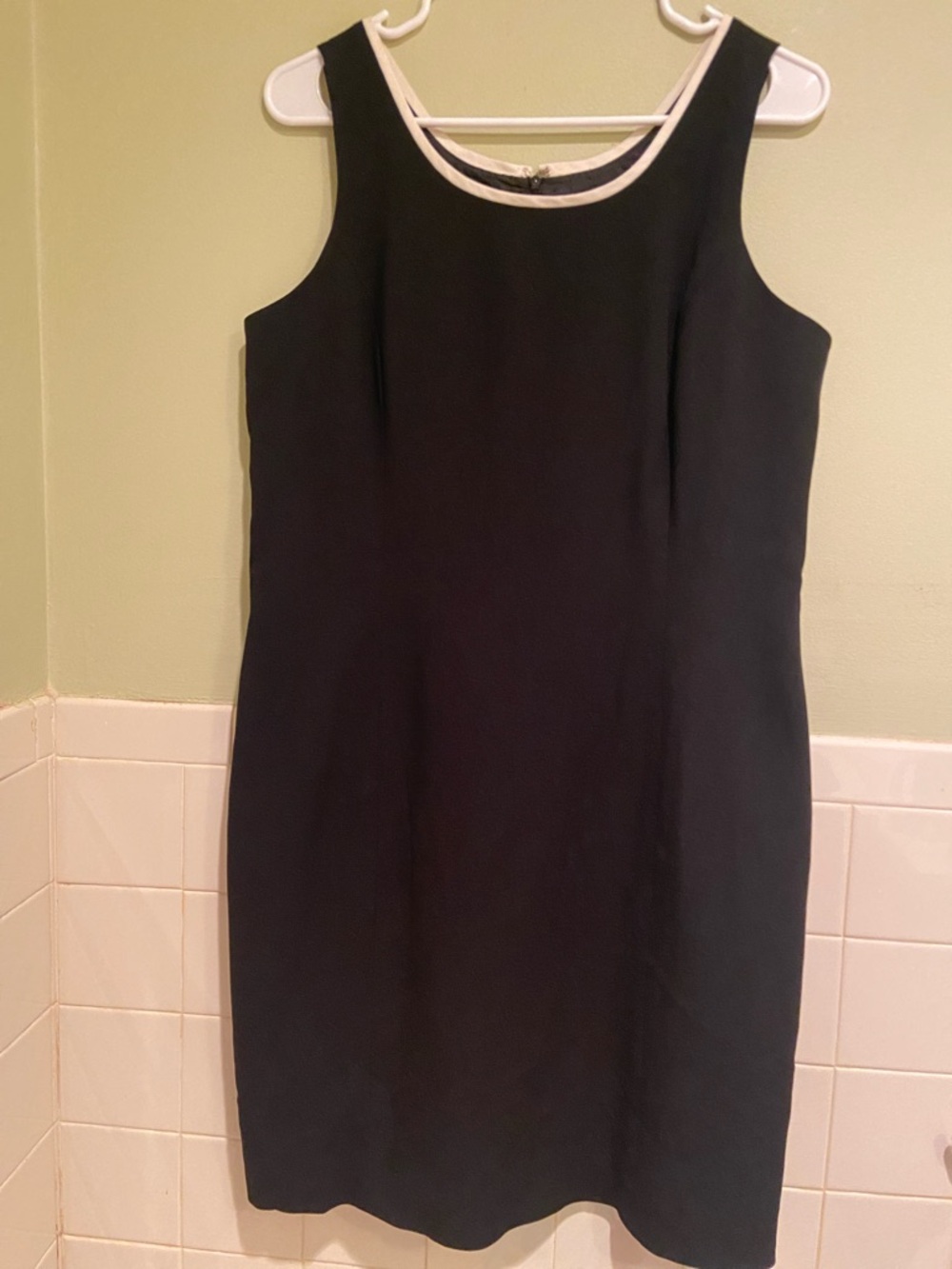 🩷Jones New York Women’s Sheath Dress Sleeveless Black Color scoop Neck Size 14P
